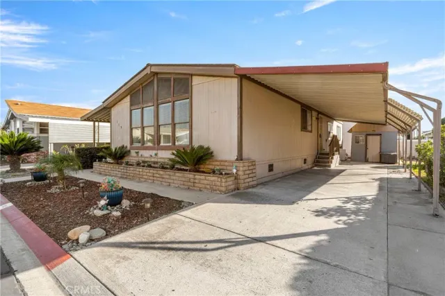a view of a living room and kitchen