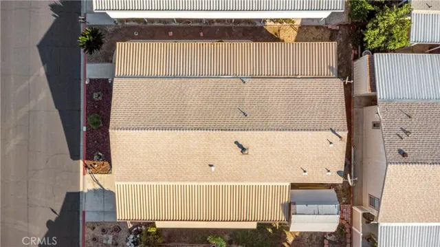 a view of kitchen with washer and dryer