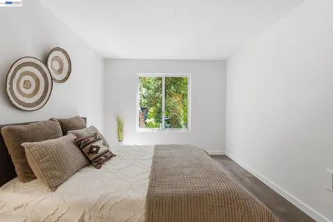 $385,000 | 955 Shorepoint Court, Unit 100, Alameda, CA 94501