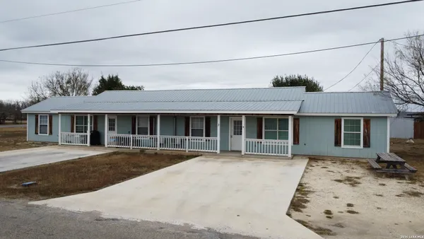 $900,000 | 558 Whitetail Drive, Uvalde, TX 78801