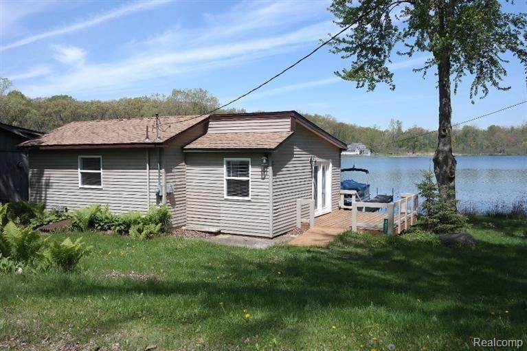 2571 Melvin Road Pinckney, MI 48169 - Photo 1 of 18 2571 Melvin 001.jpg