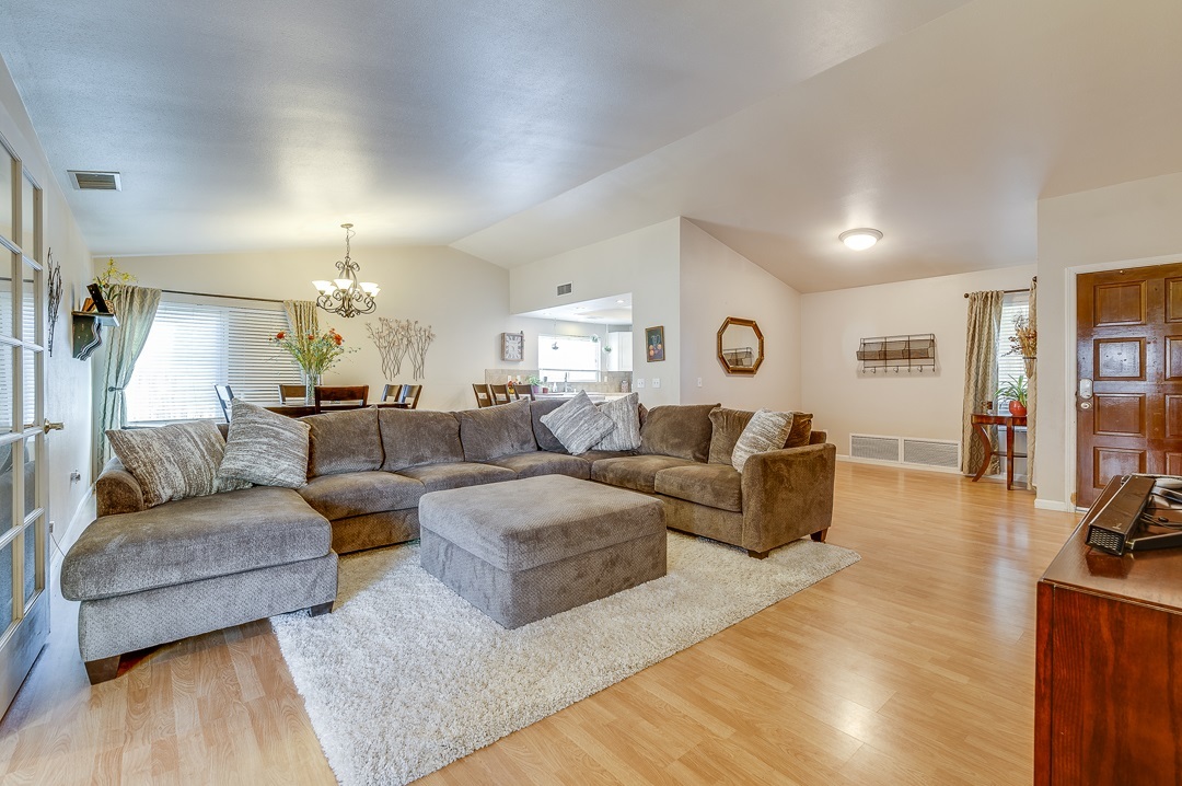 9239 Lake Hill Road Santee, CA 92071 - Photo 4 of 25 Gallery Image 4
