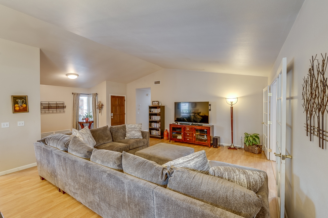9239 Lake Hill Road Santee, CA 92071 - Photo 5 of 25 Gallery Image 5