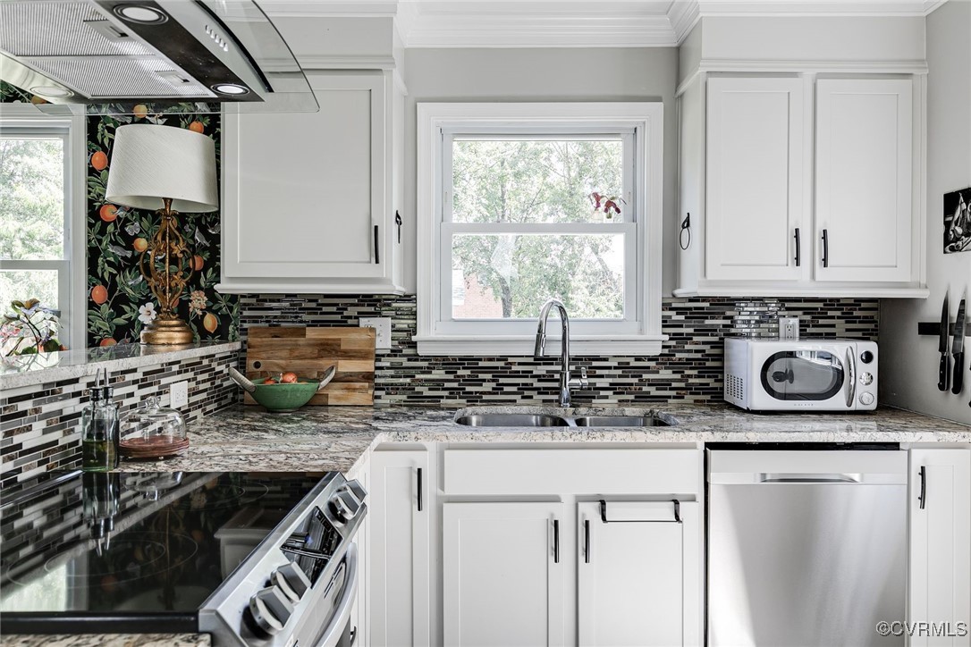 5615 Lipton Road Richmond, VA 23225 - Photo 11 of 38 A chef's kitchen with granite counters, new cabine