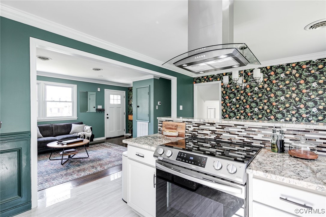 5615 Lipton Road Richmond, VA 23225 - Photo 14 of 38 The ideal layout to keep the chef connected with t