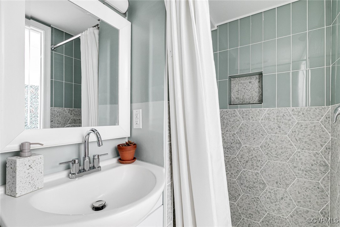 5615 Lipton Road Richmond, VA 23225 - Photo 21 of 38 Beautifully renovated first floor bathroom.
