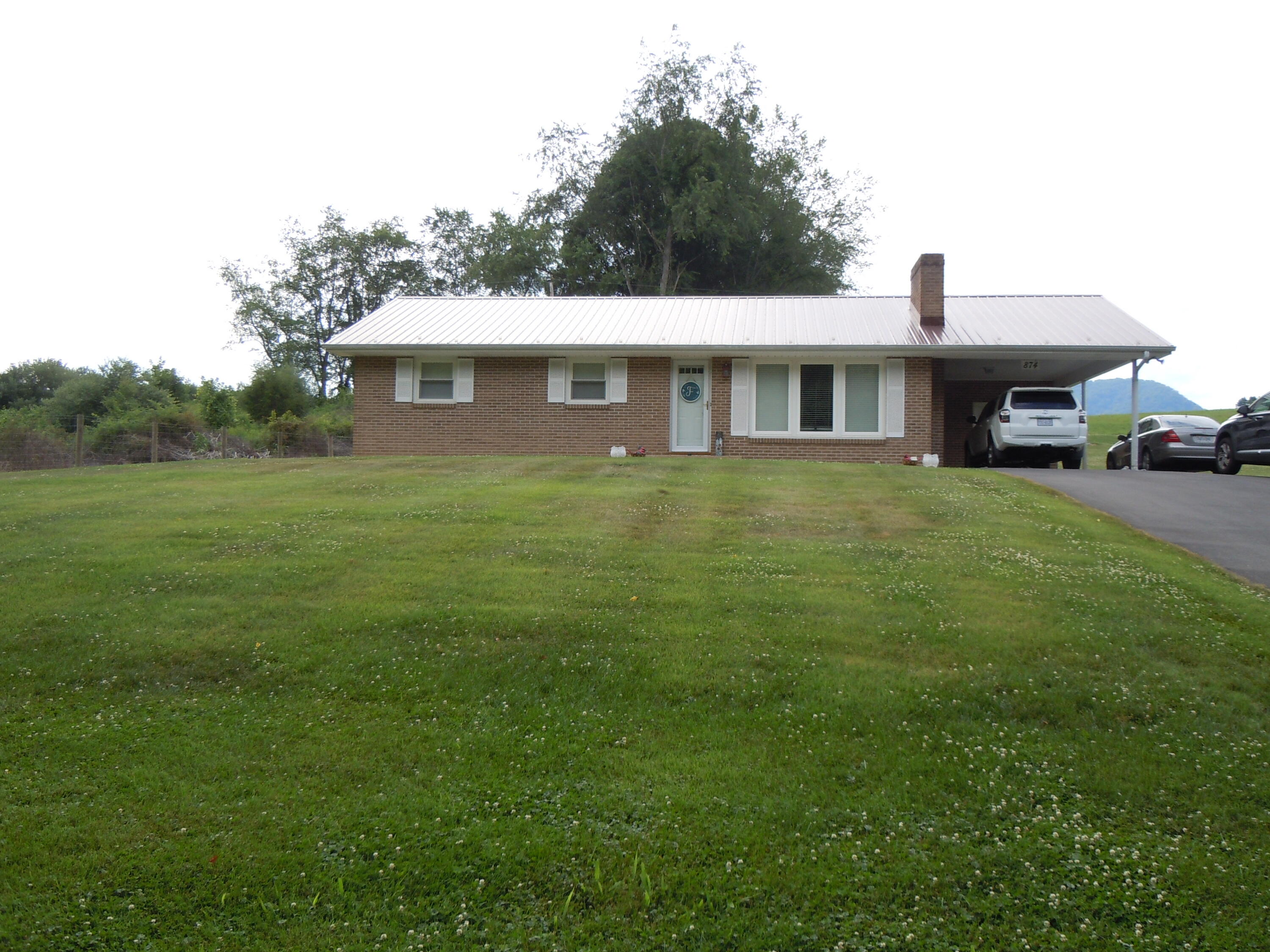 874 Fox Valley Road Marion, VA 24354 - Photo 3 of 44 DSCN2698