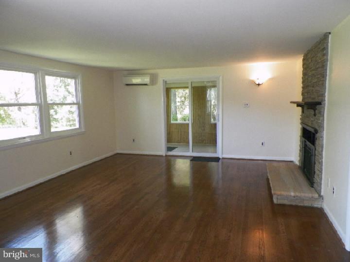 83 Harmony Road Mickleton, NJ 08056 - Photo 10 of 22 Family Room