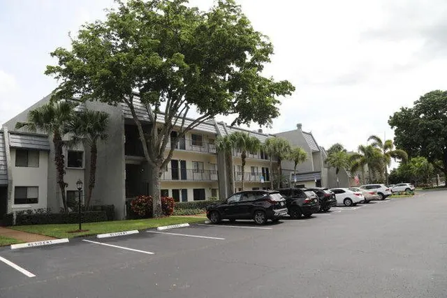 $1,400 | 4832 Esedra Court, Unit 105, Lake Worth, FL 33467