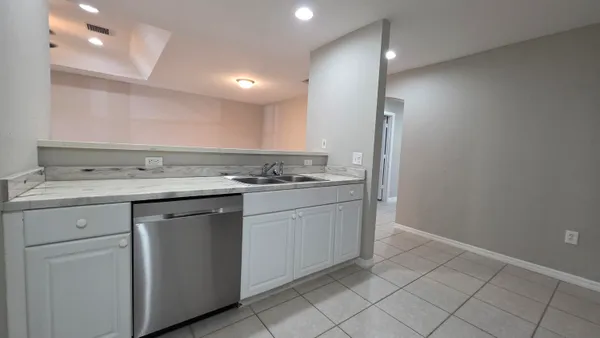 $2,000 | 1812 East Royal Tern Lane, Unit 21B, Fort Pierce, FL 34982