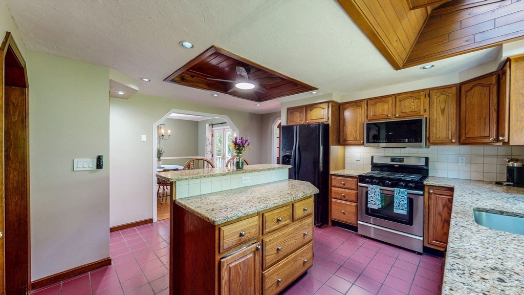 271 Landham Road Sudbury, MA 01776 - Photo 9 of 27 Gallery Image 9