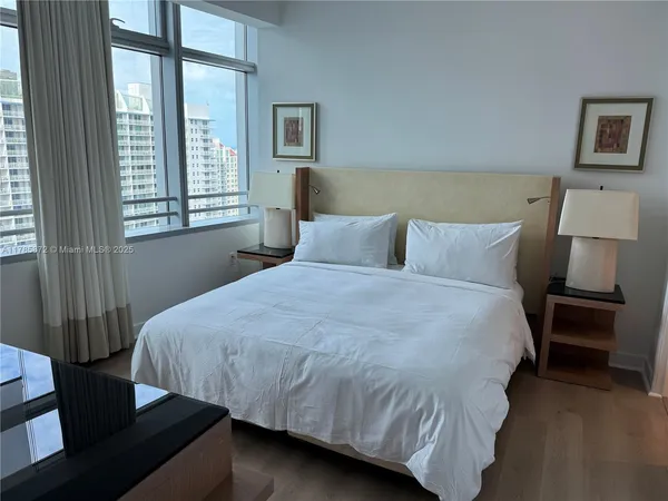 $5,400 | 1395 Brickell Avenue, Unit 2813, Miami, FL 33131