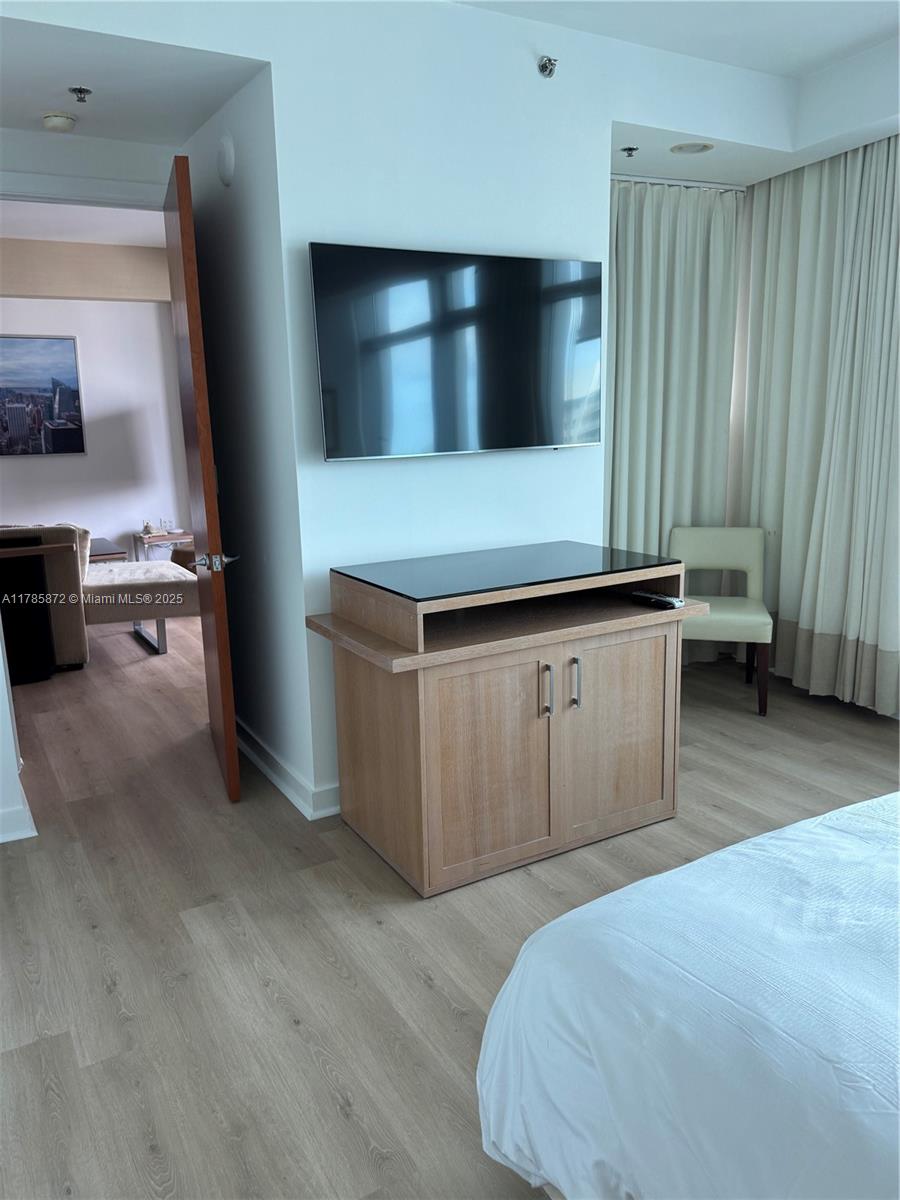 1395 Brickell Avenue, Unit 2813 Miami, FL 33131 - Photo 14 of 42