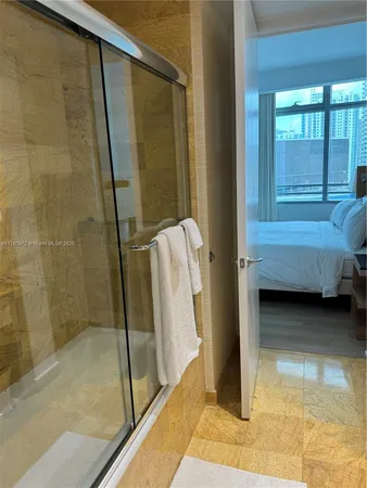 $5,400 | 1395 Brickell Avenue, Unit 2813, Miami, FL 33131