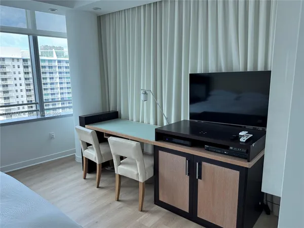 $5,400 | 1395 Brickell Avenue, Unit 2813, Miami, FL 33131