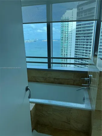 $5,400 | 1395 Brickell Avenue, Unit 2813, Miami, FL 33131