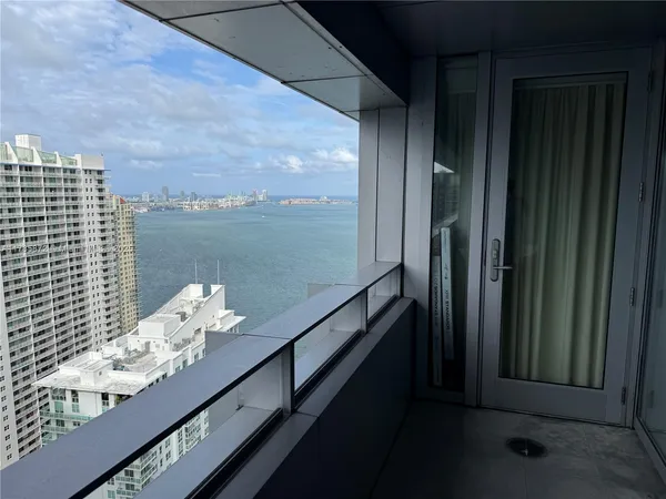 $5,400 | 1395 Brickell Avenue, Unit 2813, Miami, FL 33131