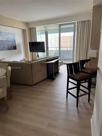 $5,400 | 1395 Brickell Avenue, Unit 2813, Miami, FL 33131