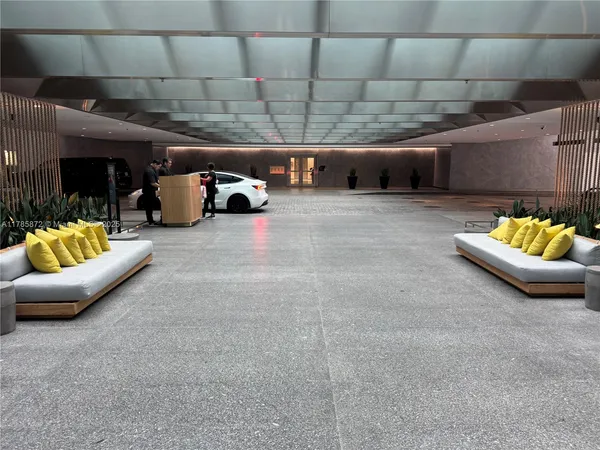 $5,400 | 1395 Brickell Avenue, Unit 2813, Miami, FL 33131