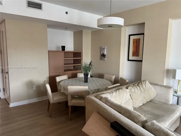 $5,400 | 1395 Brickell Avenue, Unit 2813, Miami, FL 33131