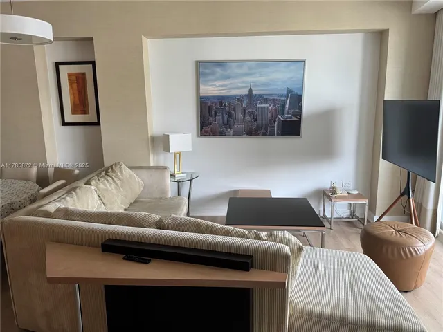 $6,000 | 1395 Brickell Avenue, Unit 2813, Miami, FL 33131