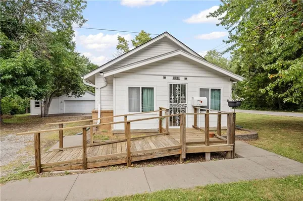$209,900 | 1040 East Stone Street, Independence, MO 64050