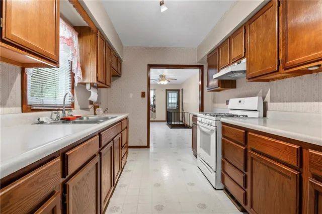 $214,900 | 1040 East Stone Street, Independence, MO 64050