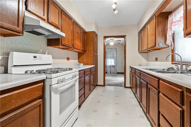 $214,900 | 1040 East Stone Street, Independence, MO 64050