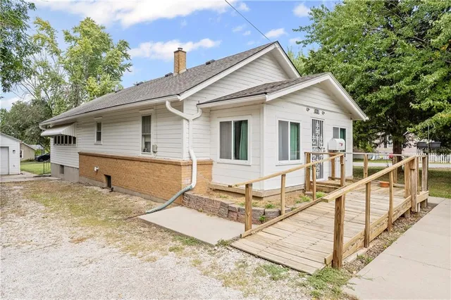 $214,900 | 1040 East Stone Street, Independence, MO 64050