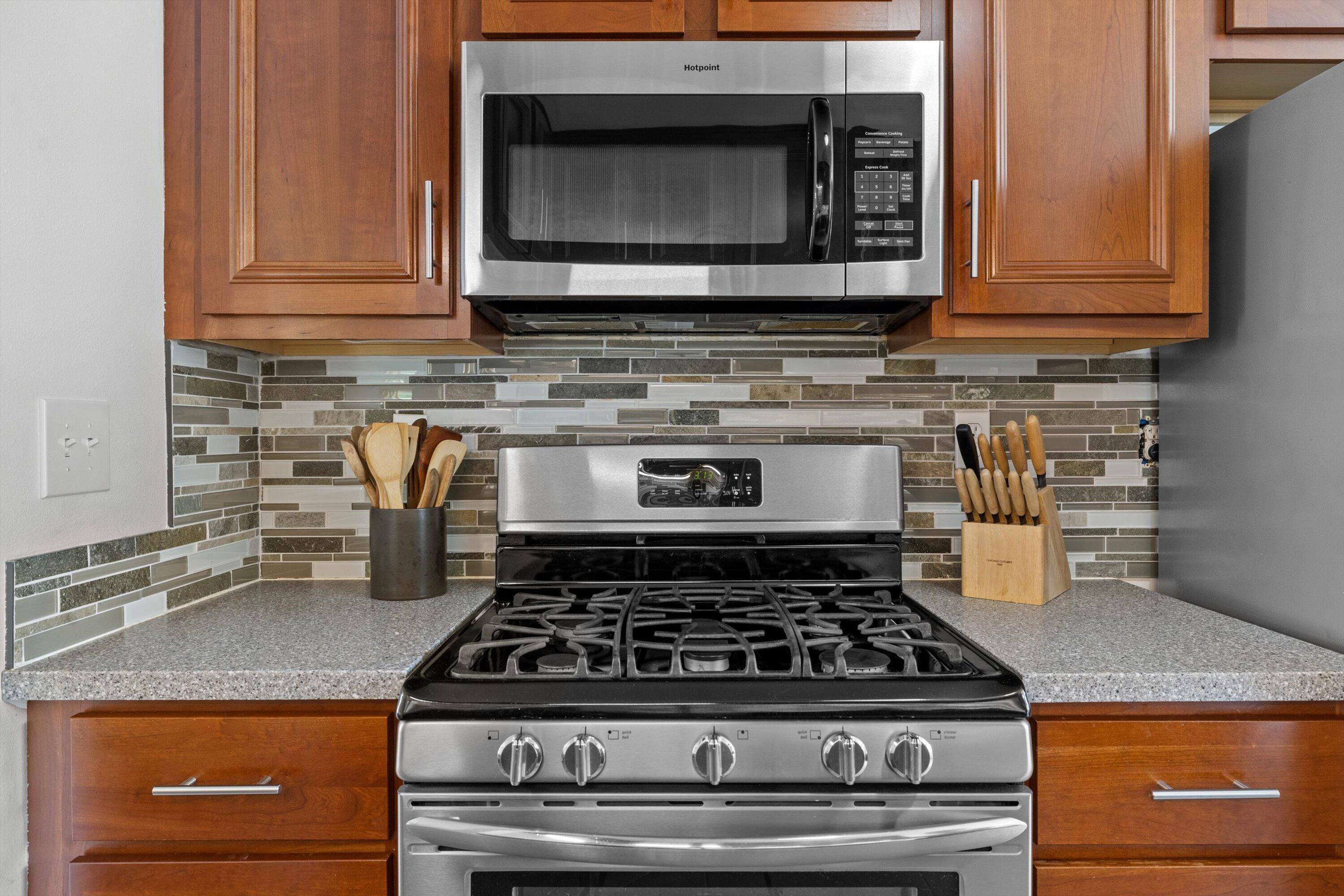 111 Virginia Street Racine, WI 53405 - Photo 12 of 29 kitchen