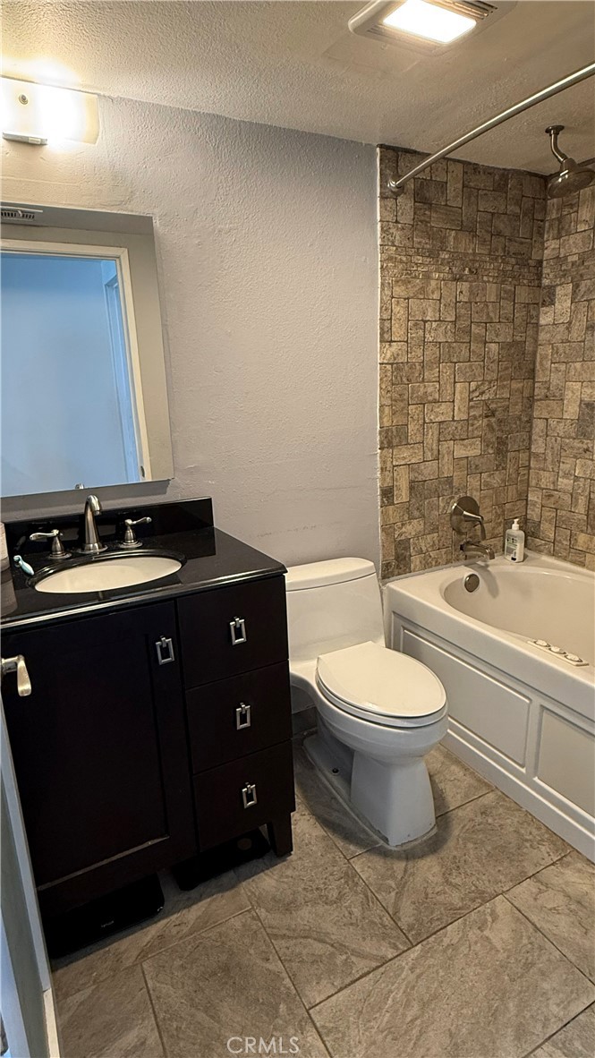 11300 Foothill Boulevard, Unit 33 Lakeview Terrace, CA 91342 - Photo 10 of 19 a bathroom with a toilet a sink and bathtub