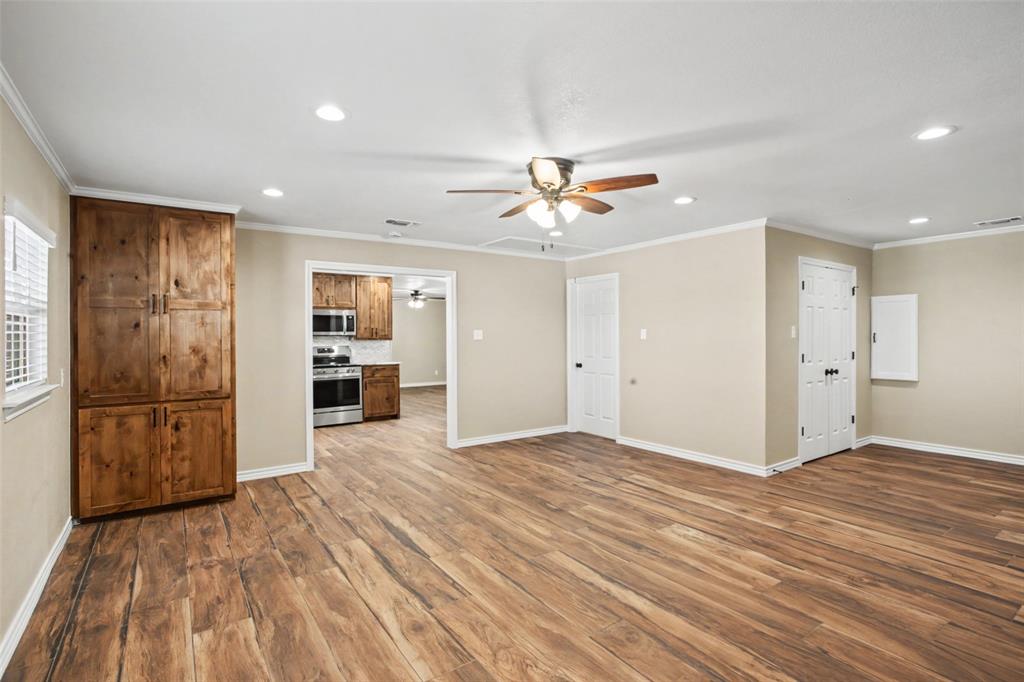 1101 Zion Hill Road Weatherford, TX 76088 - Photo 16 of 25 Secondary Living off Kitchen