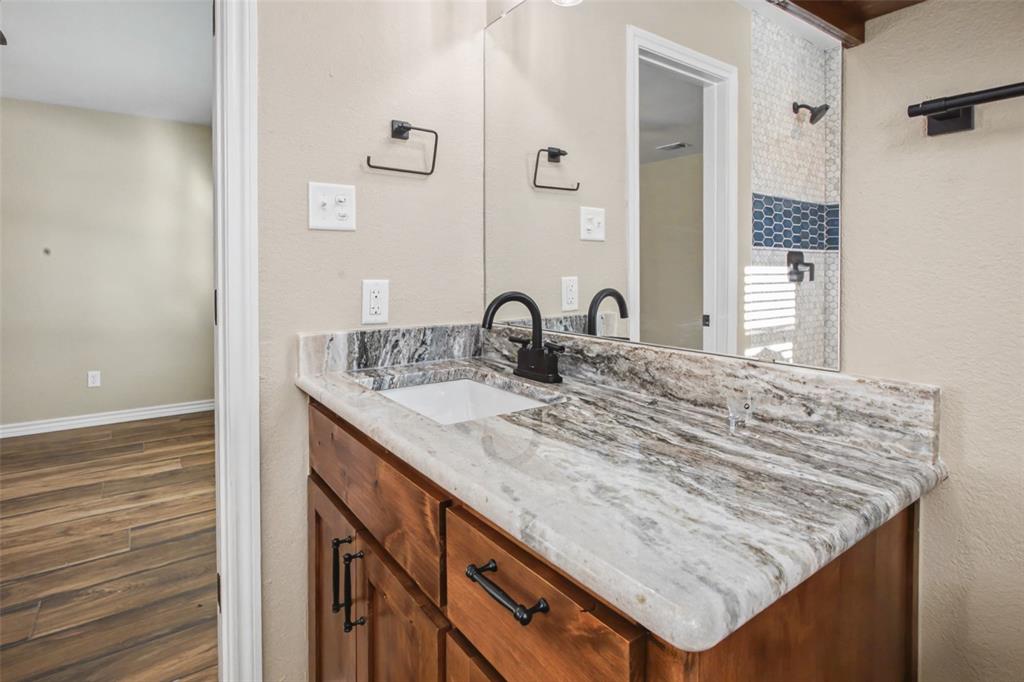 1101 Zion Hill Road Weatherford, TX 76088 - Photo 20 of 25 Primary bathroom