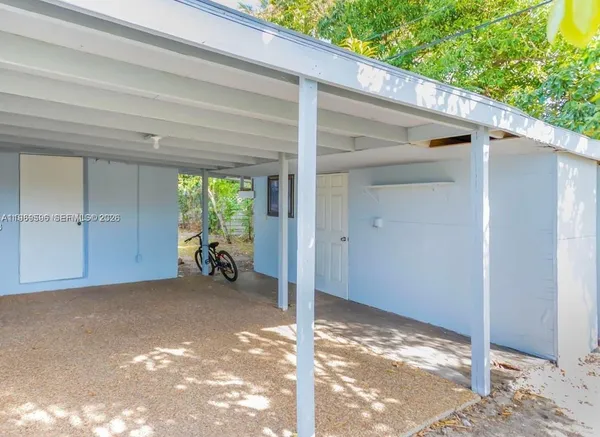 a view of a big room with an outdoor space