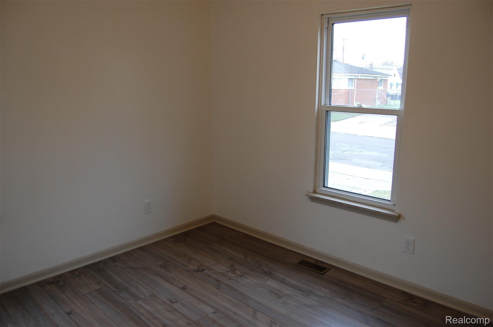 407 Frazier Street River Rouge, MI 48218 - Photo 6 of 18 DSC_0025.JPG