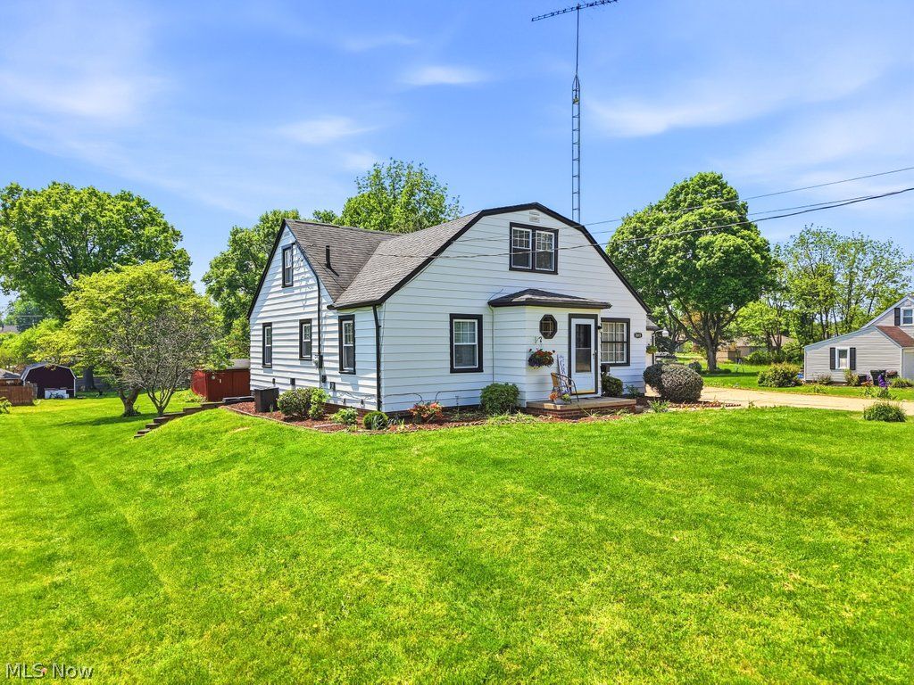 2618 25th Street Northwest Canton, OH 44708 - Photo 3 of 30