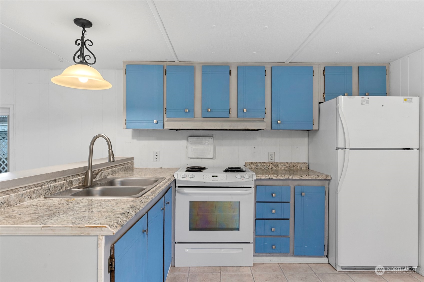 2522 Old Highway 99 South Road, Unit 23 Mount Vernon, WA 98273 - Photo 12 of 22 a kitchen with stainless steel appliances granite countertop a sink stove and refrigerator