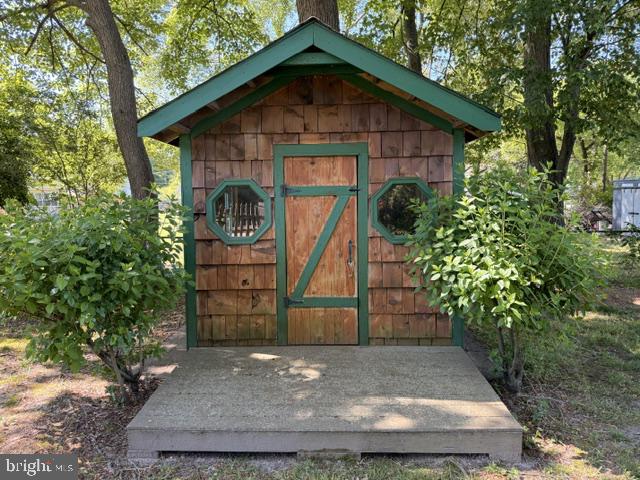 162 Barbara Road Severna Park, MD 21146 - Photo 43 of 48 .Charming playhouse with electricity