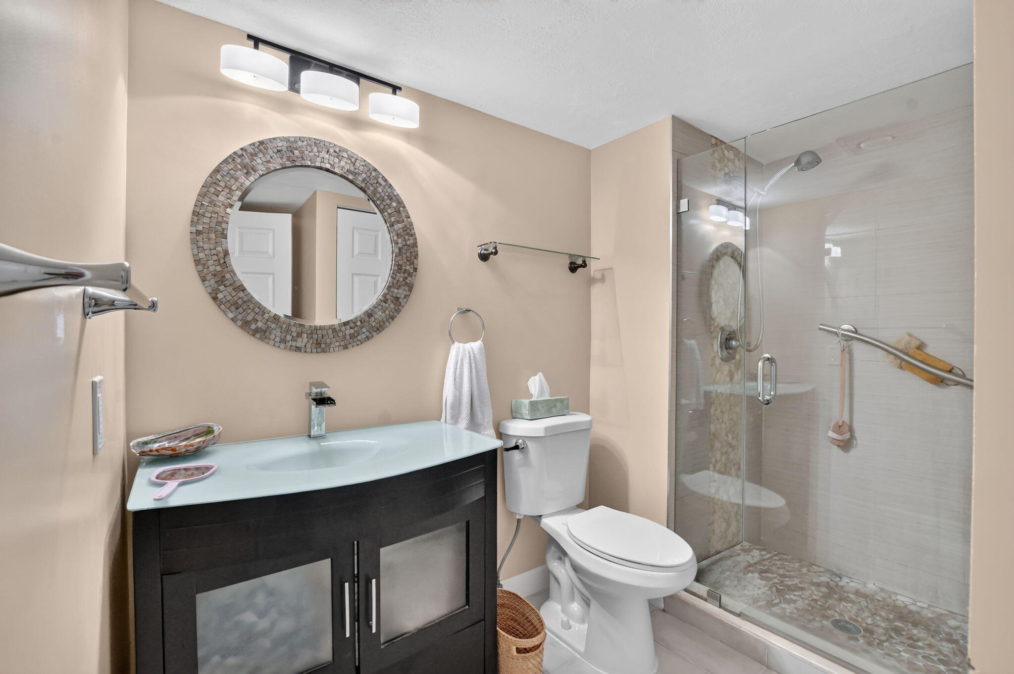 21211 Lago Circle, Unit C Boca Raton, FL 33433 - Photo 26 of 38 2nd Bathroom