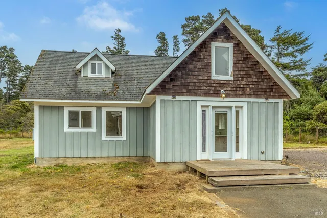 a view of a house with a backyard