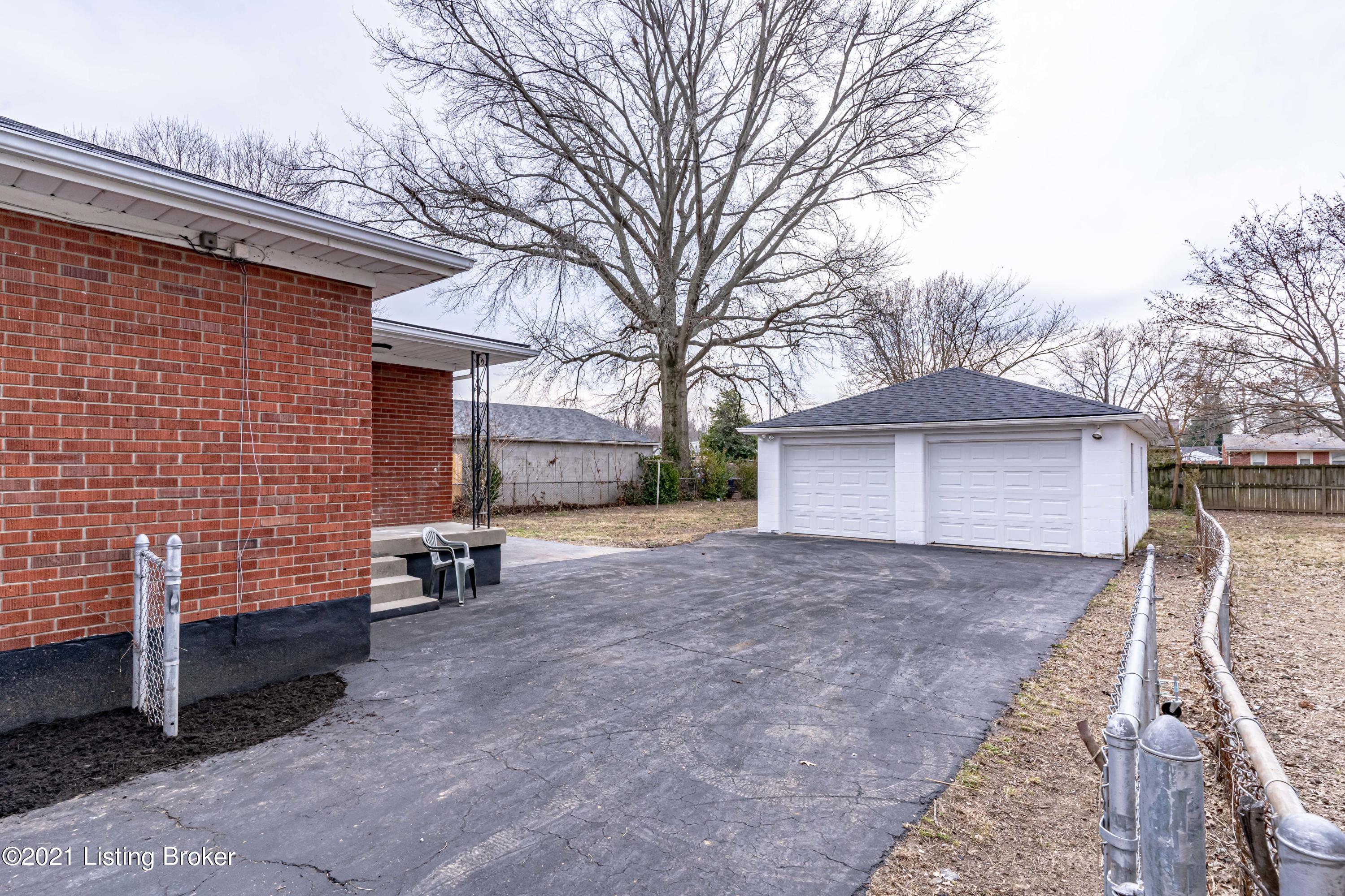 5230 Maryman Road Louisville, KY 40258 - Photo 7 of 55 DSC09801