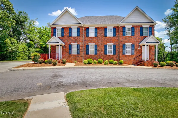 $398,000 | 2043 West Manor Court, Kingsport, TN 37660