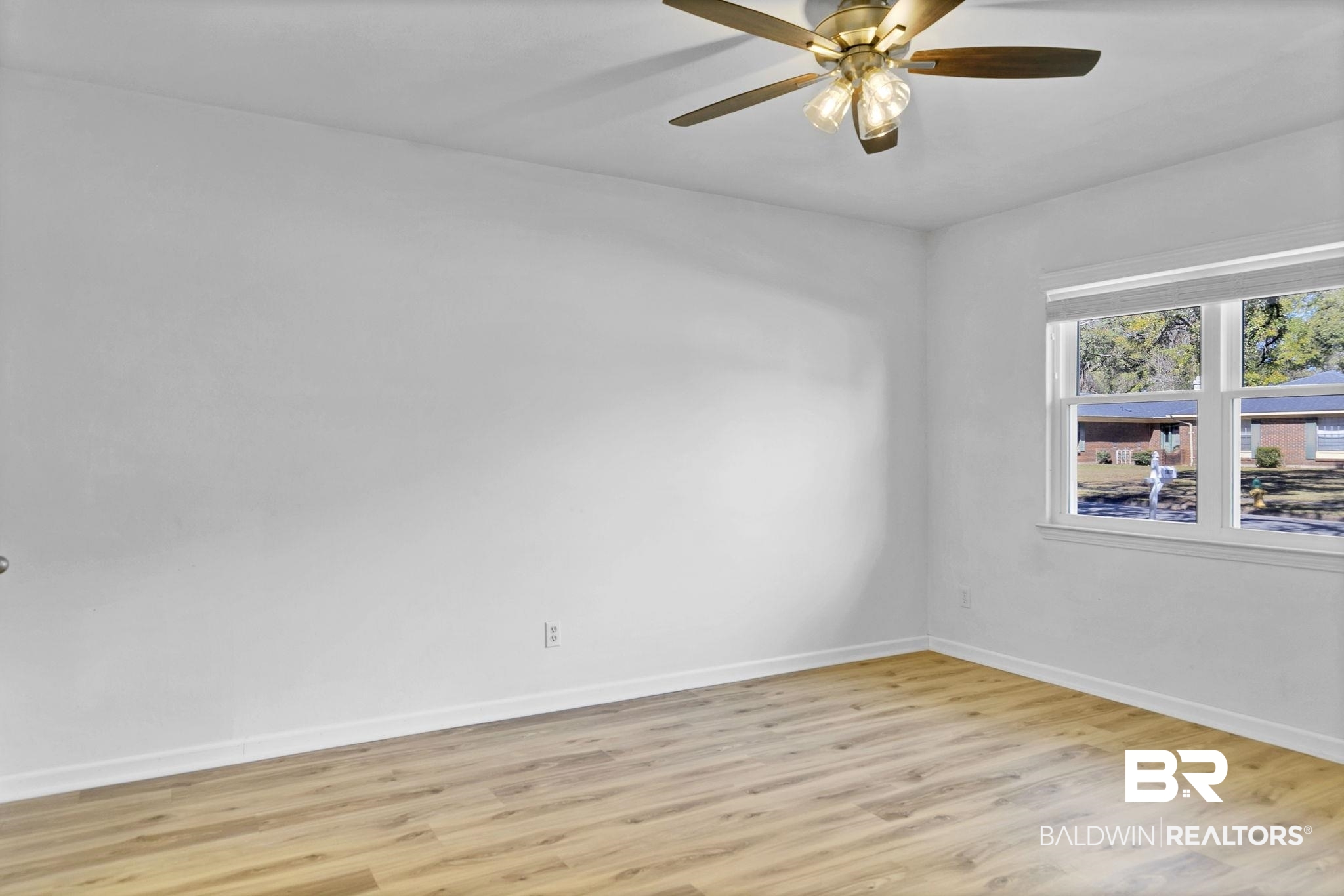 5817 Woodgate Road Mobile, AL 36609 - Photo 37 of 85 Primary Bedroom measures 14'6" x 14'5"