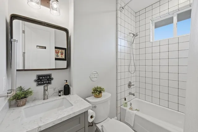 $1,498,747 | 2263 Corner Creek Lane, Fallbrook, CA 92028