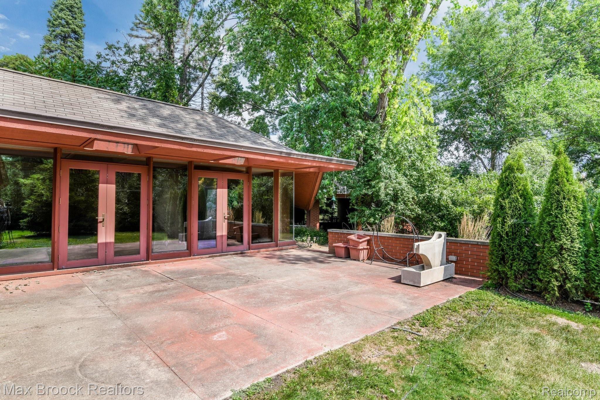 6867 Wing Lake Road Bloomfield Hills, MI 48301 - Photo 24 of 28 6867+Wing+Lake+Rd+Bloomfield+Hills-26-web.jpg