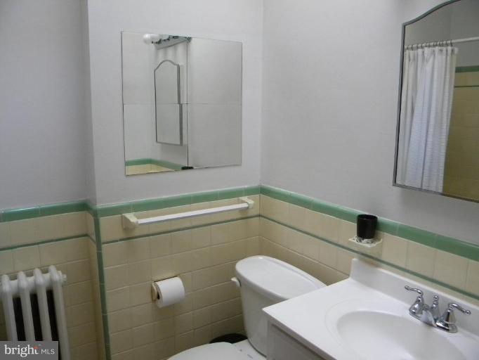2433 39th Place Northwest Washington, DC 20007 - Photo 4 of 21 Bath #1