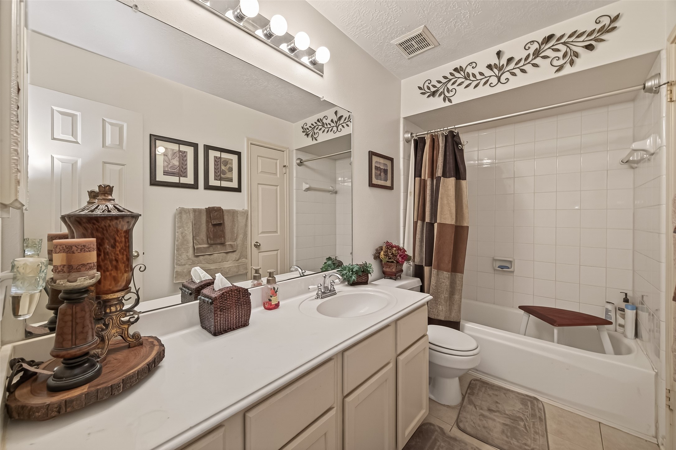 21514 Bluebonnet Meadow Lane Spring, TX 77388 - Photo 28 of 44 Secondary Bathroom