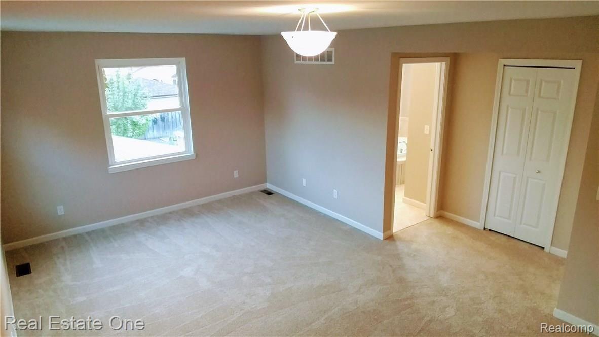 3249 Wakefield Road Berkley, MI 48072 - Photo 23 of 44 Master bedroom