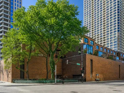 $1,599,000 | 1000 North State Street, Unit 4, Chicago, IL 60610
