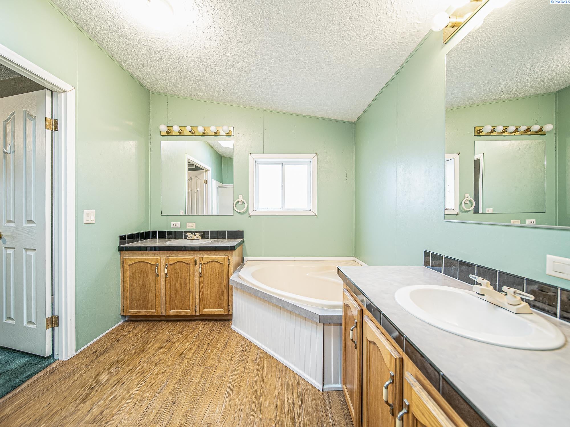 28003 East Ruppert Road Benton City, WA 99320 - Photo 8 of 37 Gallery Image 8
